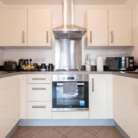 Caliber Stays Birmingham Bliss - Medusa Suite Apartments - Central 2-Bed Retreat - City Attractions, Sleeps 4, Free Netflix, Nearby Parking & Close Proximity - Bullring, Grand Central, The Cube - 5 Minutes Walk エクステリア 写真