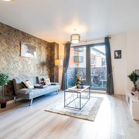 Caliber Stays Birmingham Bliss - Medusa Suite Apartments - Central 2-Bed Retreat - City Attractions, Sleeps 4, Free Netflix, Nearby Parking & Close Proximity - Bullring, Grand Central, The Cube - 5 Minutes Walk エクステリア 写真