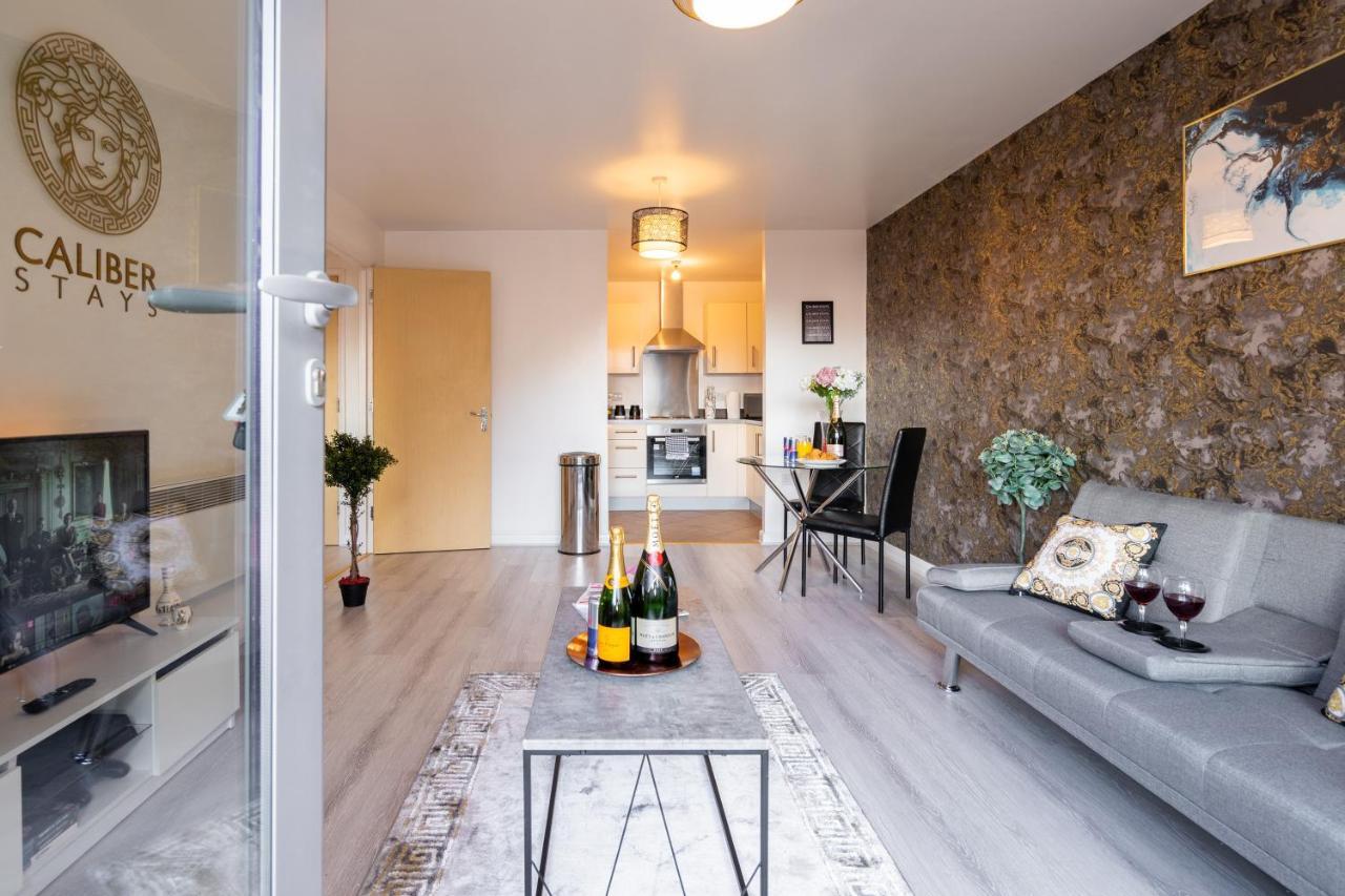 Caliber Stays Birmingham Bliss - Medusa Suite Apartments - Central 2-Bed Retreat - City Attractions, Sleeps 4, Free Netflix, Nearby Parking & Close Proximity - Bullring, Grand Central, The Cube - 5 Minutes Walk エクステリア 写真