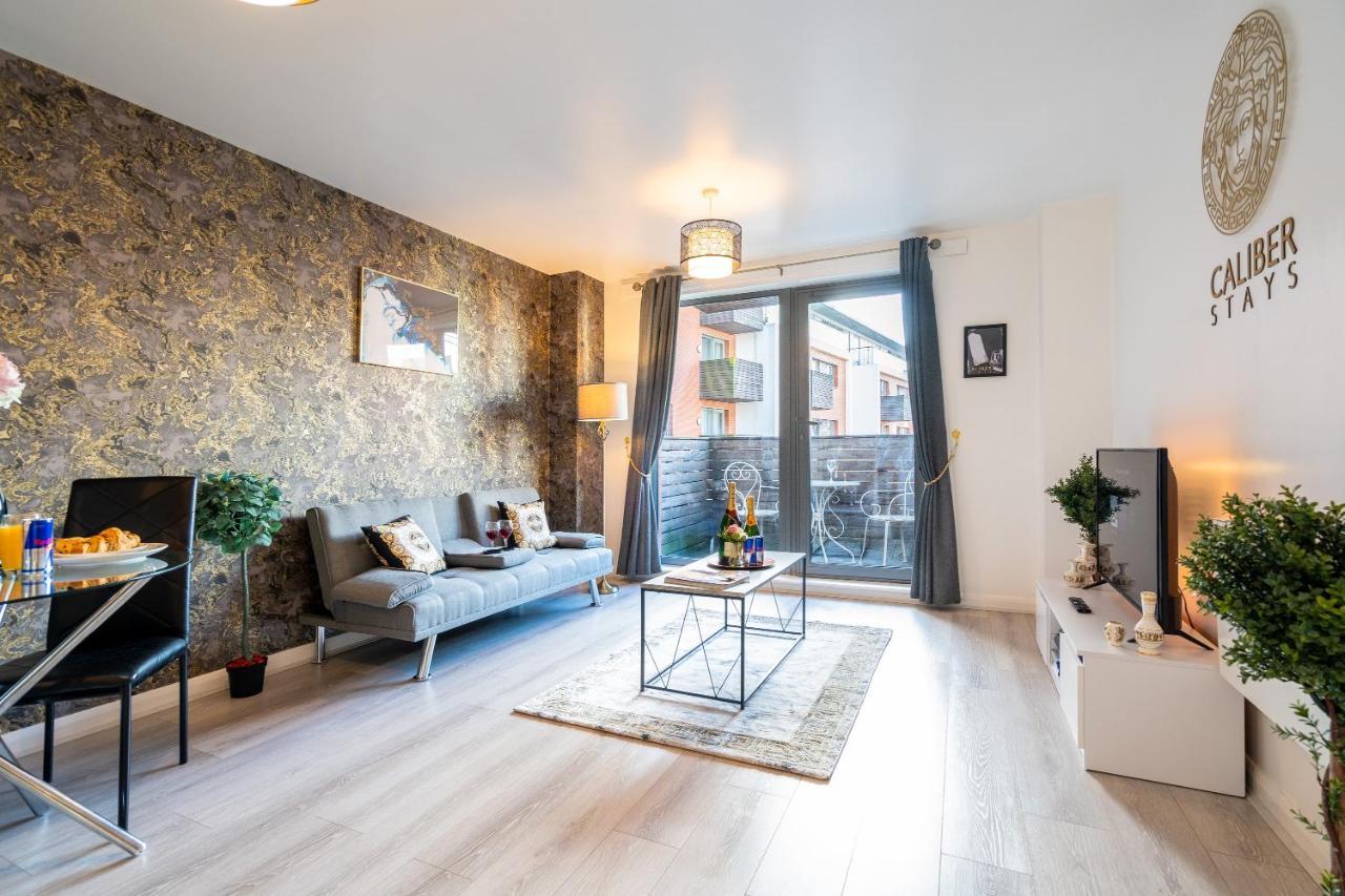 Caliber Stays Birmingham Bliss - Medusa Suite Apartments - Central 2-Bed Retreat - City Attractions, Sleeps 4, Free Netflix, Nearby Parking & Close Proximity - Bullring, Grand Central, The Cube - 5 Minutes Walk エクステリア 写真