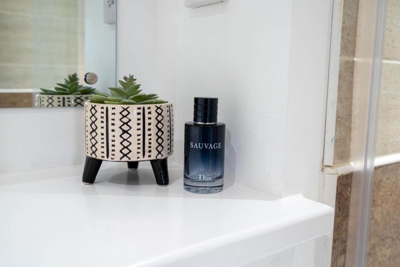 Caliber Stays Birmingham Bliss - Medusa Suite Apartments - Central 2-Bed Retreat - City Attractions, Sleeps 4, Free Netflix, Nearby Parking & Close Proximity - Bullring, Grand Central, The Cube - 5 Minutes Walk エクステリア 写真