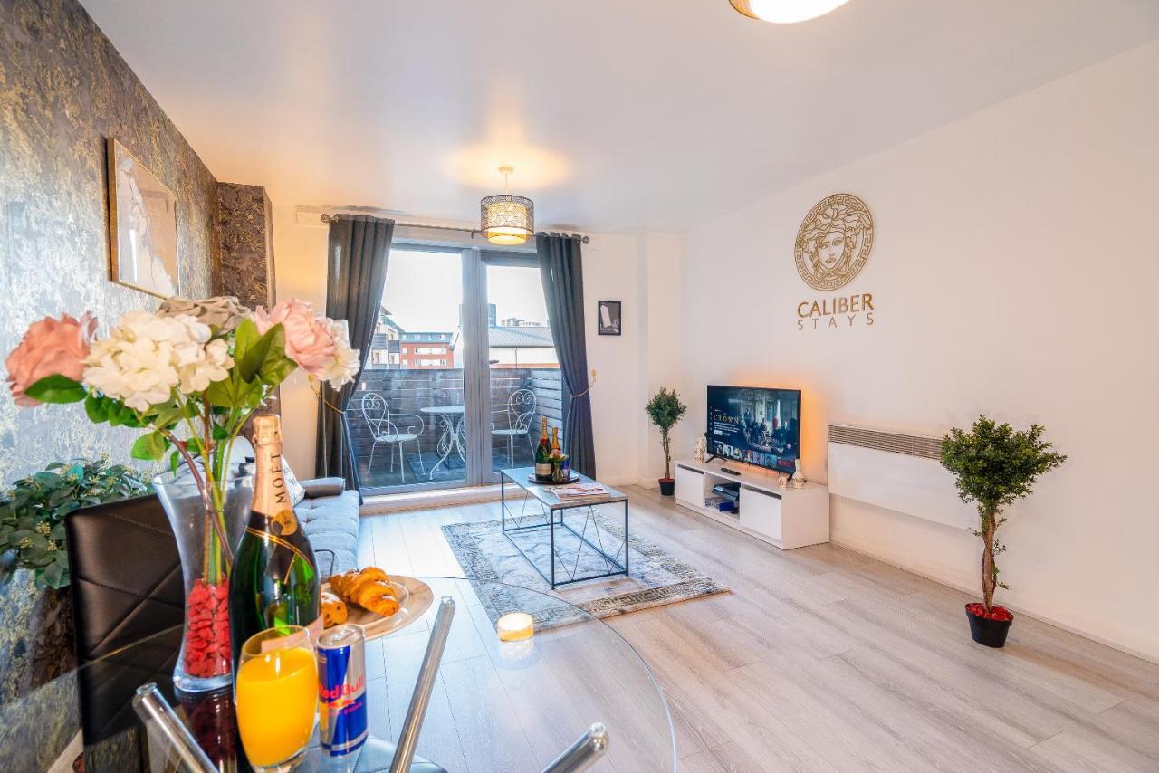 Caliber Stays Birmingham Bliss - Medusa Suite Apartments - Central 2-Bed Retreat - City Attractions, Sleeps 4, Free Netflix, Nearby Parking & Close Proximity - Bullring, Grand Central, The Cube - 5 Minutes Walk エクステリア 写真