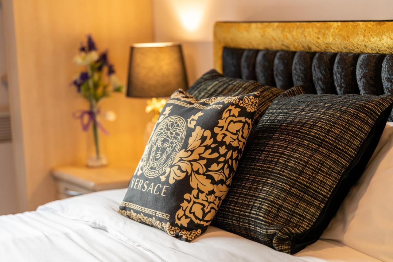 Caliber Stays Birmingham Bliss - Medusa Suite Apartments - Central 2-Bed Retreat - City Attractions, Sleeps 4, Free Netflix, Nearby Parking & Close Proximity - Bullring, Grand Central, The Cube - 5 Minutes Walk エクステリア 写真