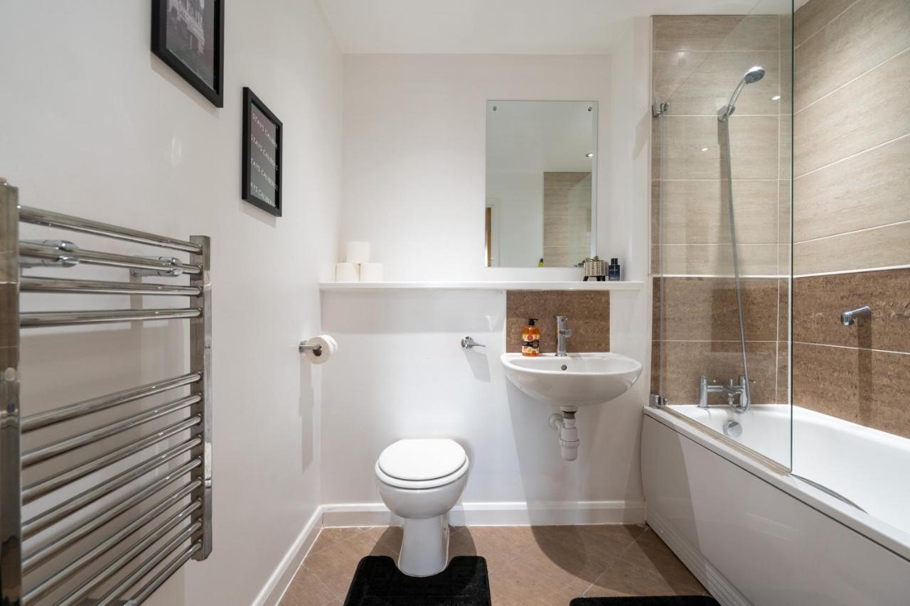 Caliber Stays Birmingham Bliss - Medusa Suite Apartments - Central 2-Bed Retreat - City Attractions, Sleeps 4, Free Netflix, Nearby Parking & Close Proximity - Bullring, Grand Central, The Cube - 5 Minutes Walk エクステリア 写真